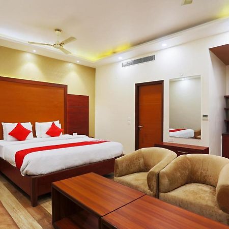 Capital O Green Palms Near Jhilmil Metro Station Hotel Ню Делхи Екстериор снимка