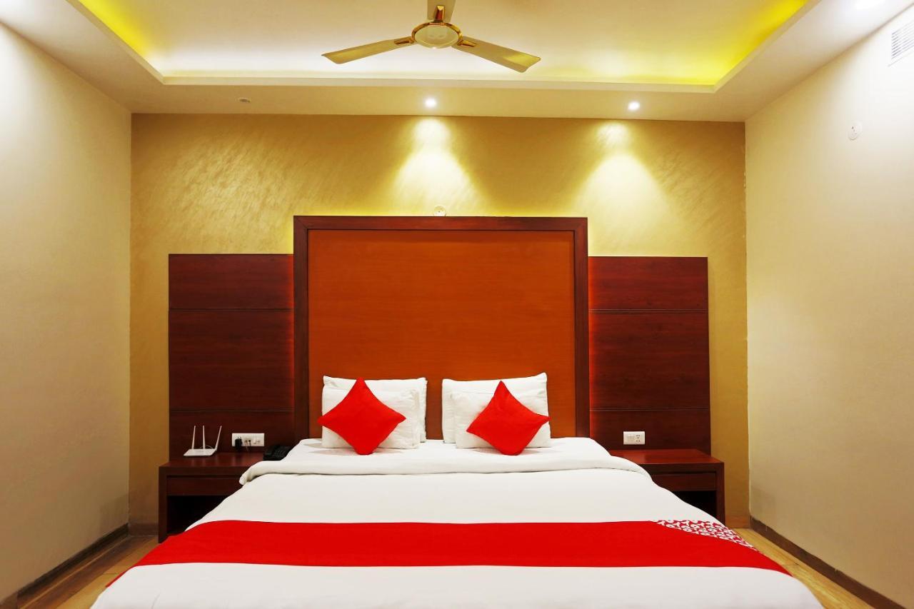 Capital O Green Palms Near Jhilmil Metro Station Hotel Ню Делхи Екстериор снимка