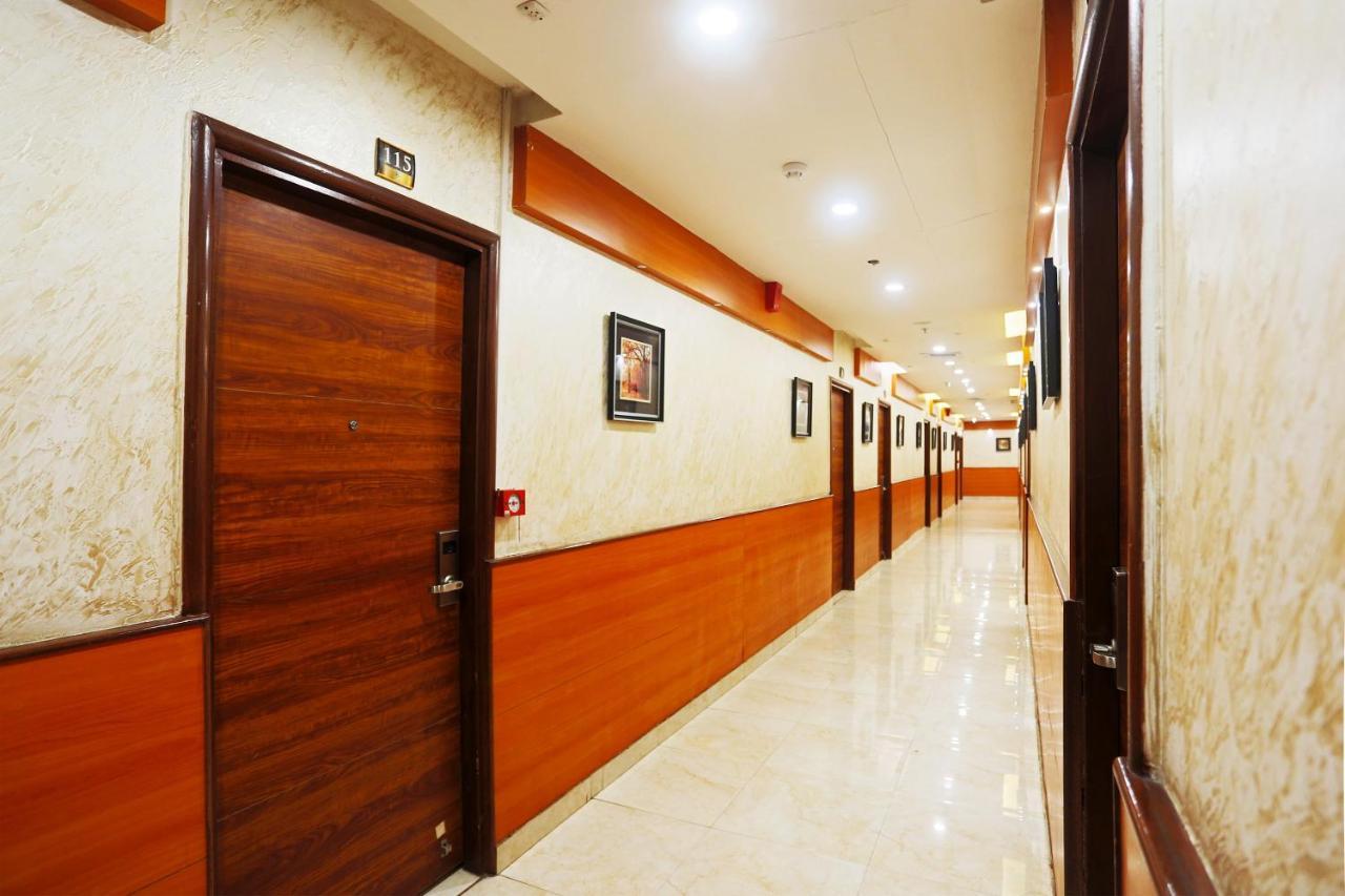 Capital O Green Palms Near Jhilmil Metro Station Hotel Ню Делхи Екстериор снимка