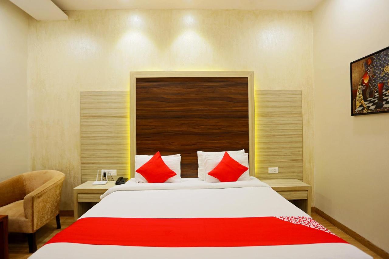 Capital O Green Palms Near Jhilmil Metro Station Hotel Ню Делхи Екстериор снимка