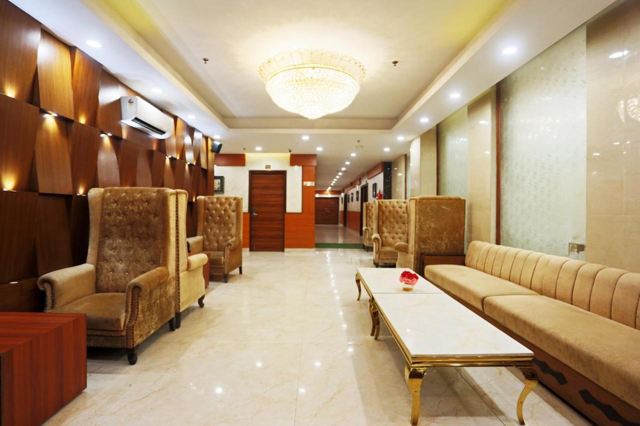Capital O Green Palms Near Jhilmil Metro Station Hotel Ню Делхи Екстериор снимка
