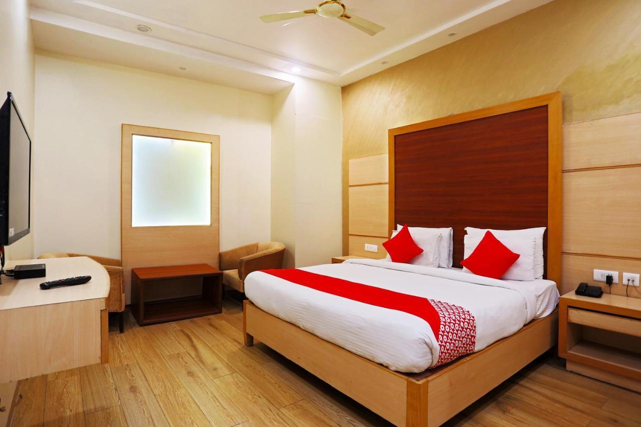 Capital O Green Palms Near Jhilmil Metro Station Hotel Ню Делхи Екстериор снимка