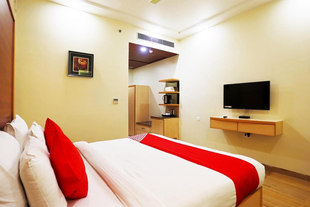 Capital O Green Palms Near Jhilmil Metro Station Hotel Ню Делхи Екстериор снимка